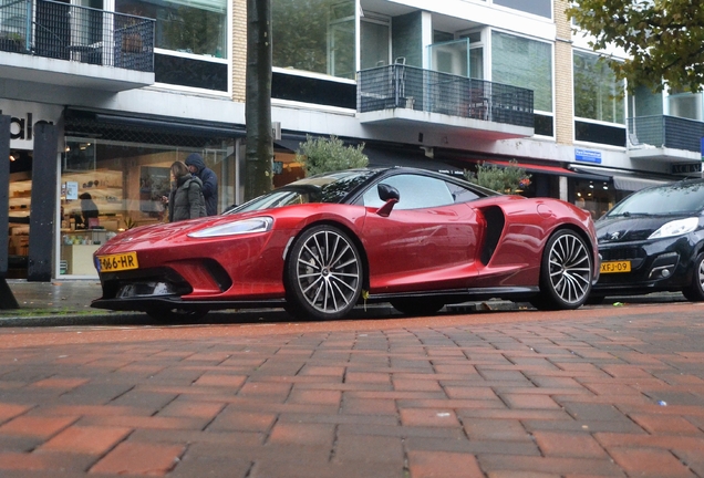 McLaren GT