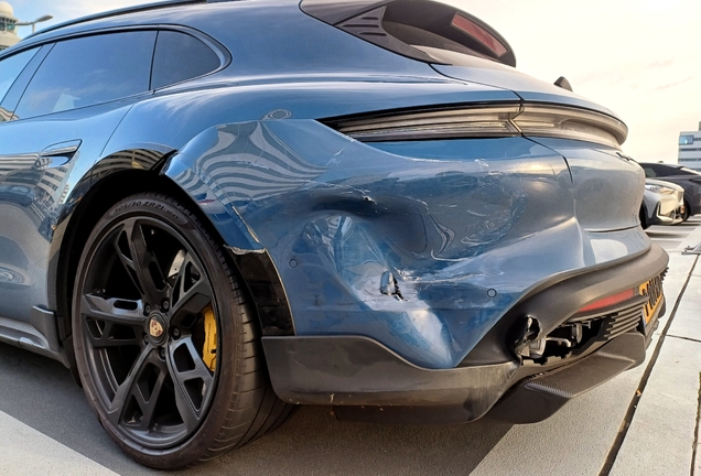 Porsche Taycan Turbo S Cross Turismo