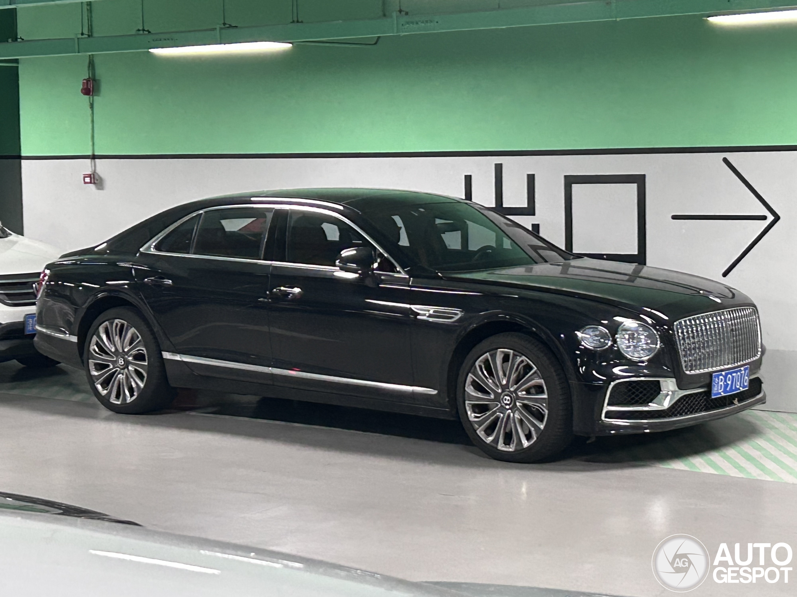 Bentley Flying Spur V8 Azure
