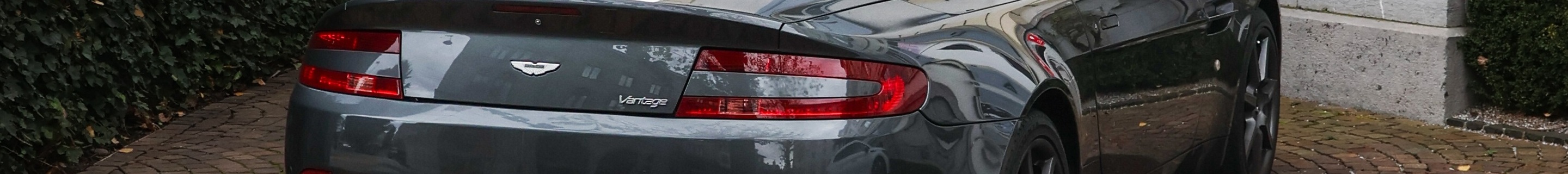 Aston Martin V8 Vantage Roadster