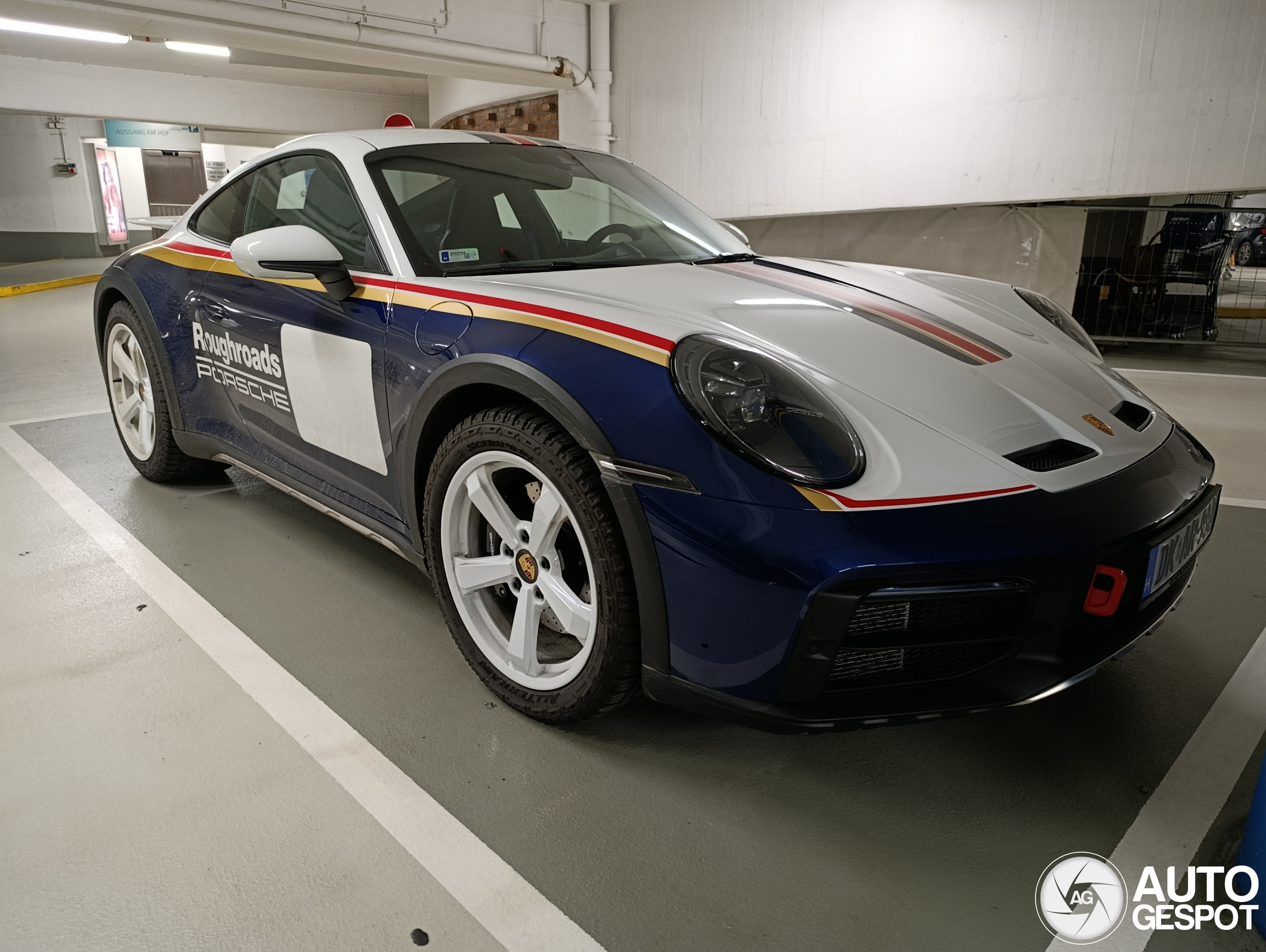 Porsche 992 Dakar