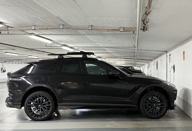 Aston Martin DBX707