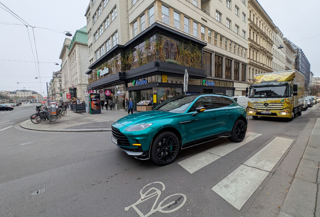Aston Martin DBX707