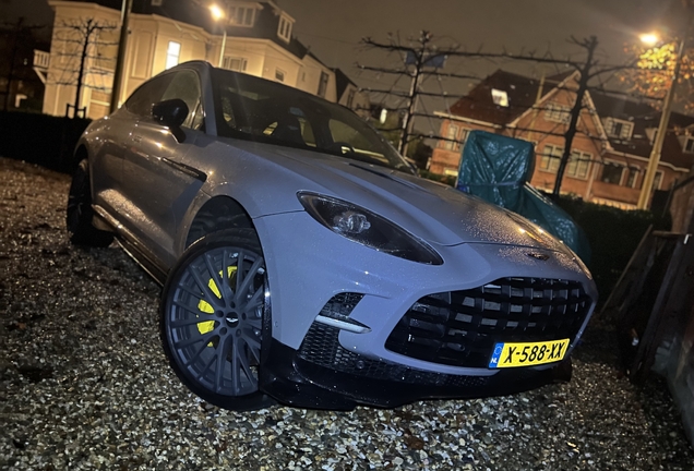 Aston Martin DBX707
