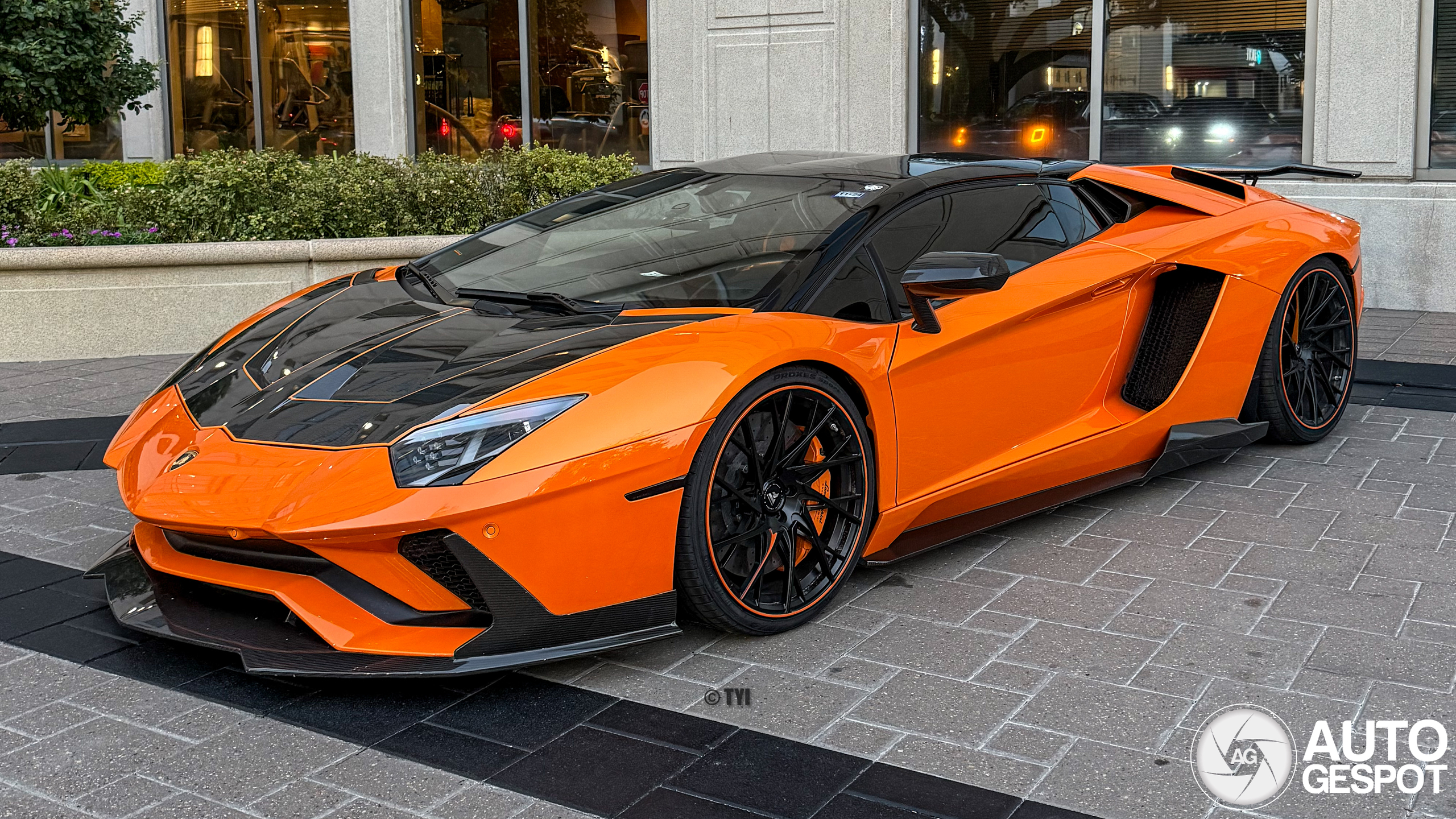 Lamborghini Aventador S LP740-4 Roadster 1016 Industries - 15