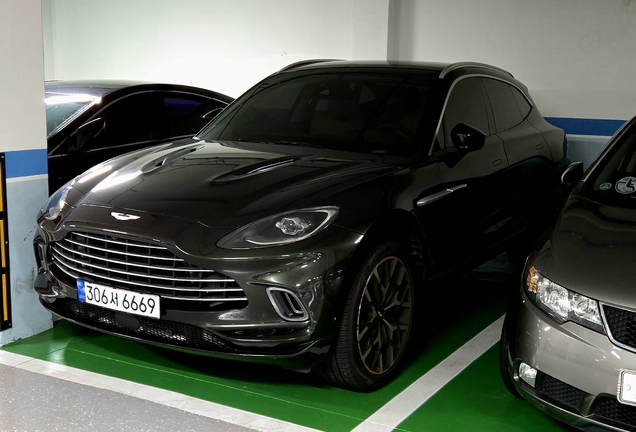 Aston Martin DBX