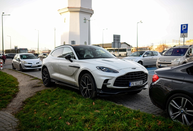 Aston Martin DBX707