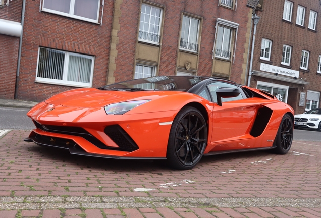 Lamborghini Aventador S LP740-4 Roadster