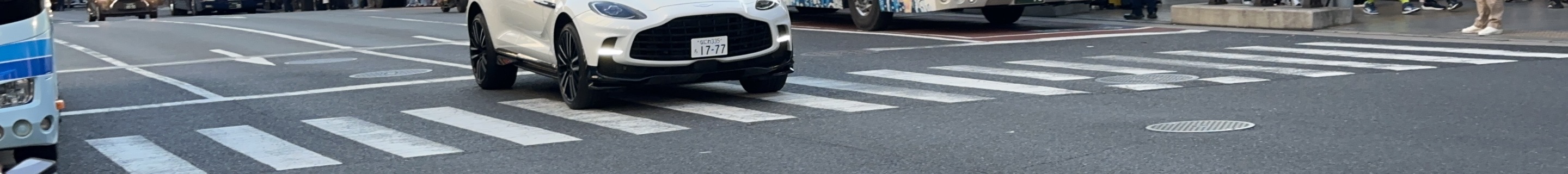 Aston Martin DBX707
