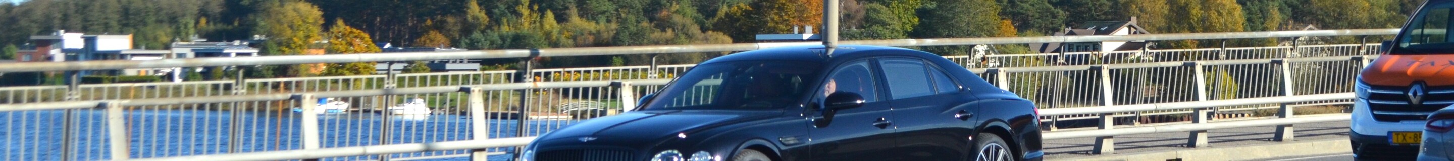 Bentley Flying Spur V8 Azure