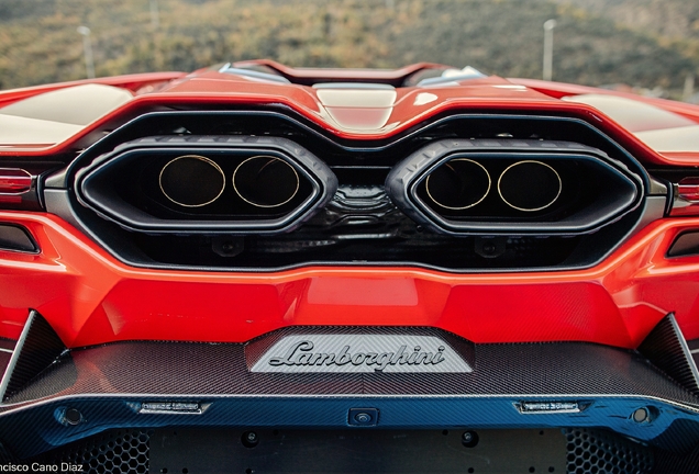 Lamborghini Revuelto