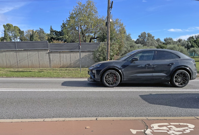Porsche Macan EV Turbo