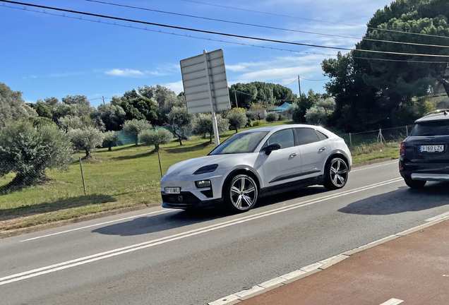 Porsche Macan EV Turbo