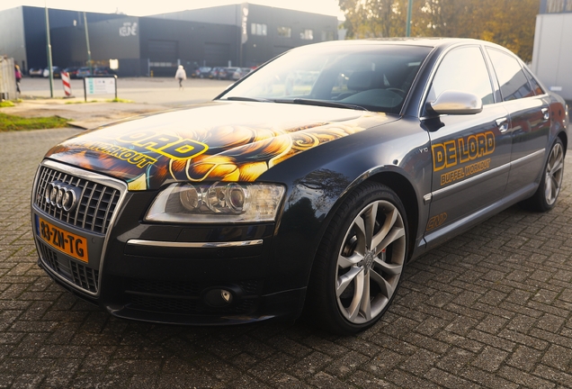 Audi S8 D3