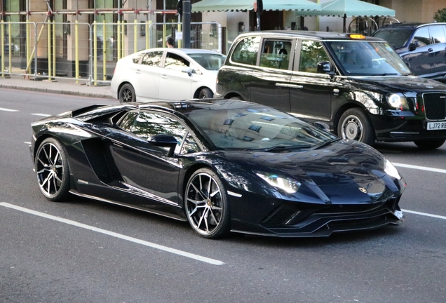 Lamborghini Aventador S LP740-4 Roadster