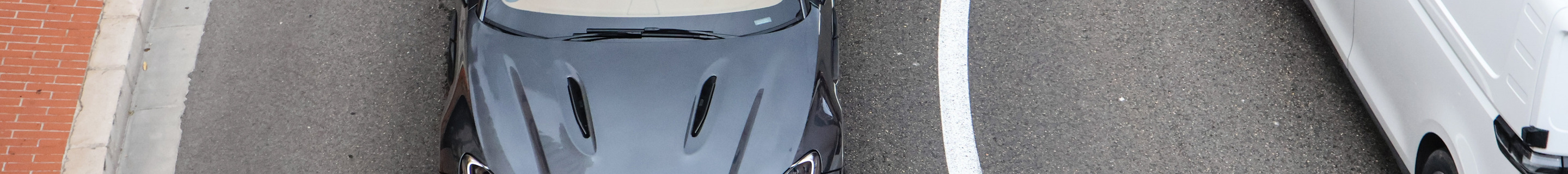 Aston Martin DBX707