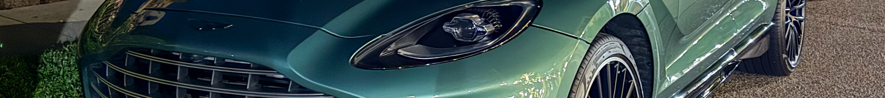 Aston Martin DBX707