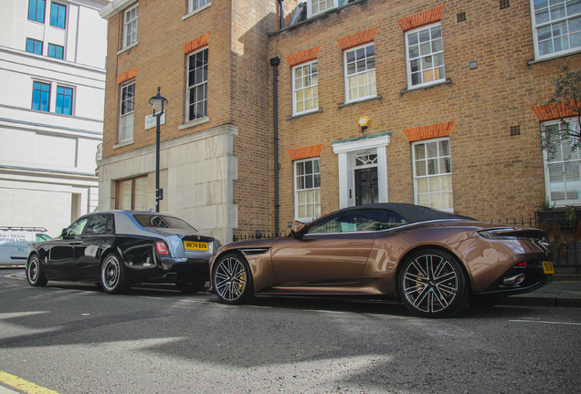 Aston Martin DB12 Volante