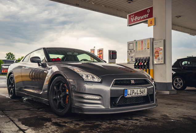 Nissan GT-R 2015