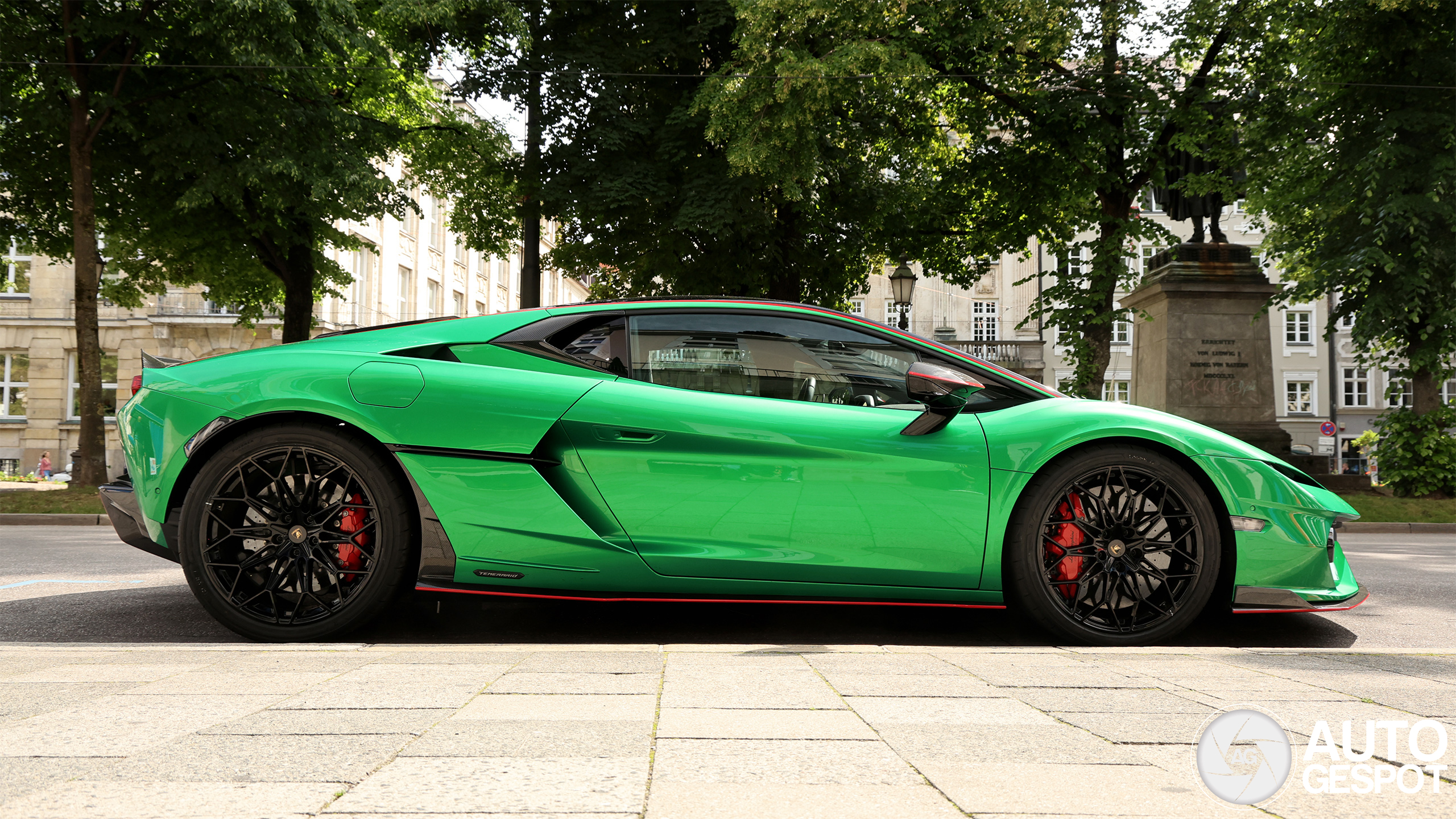 Lamborghini Temerario schittert in een zomers M&uuml;nchen