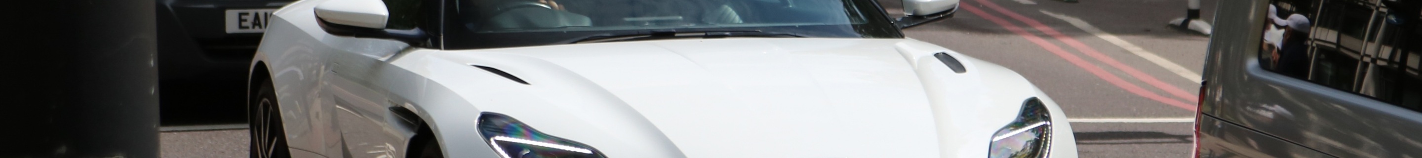 Aston Martin DB11 V8