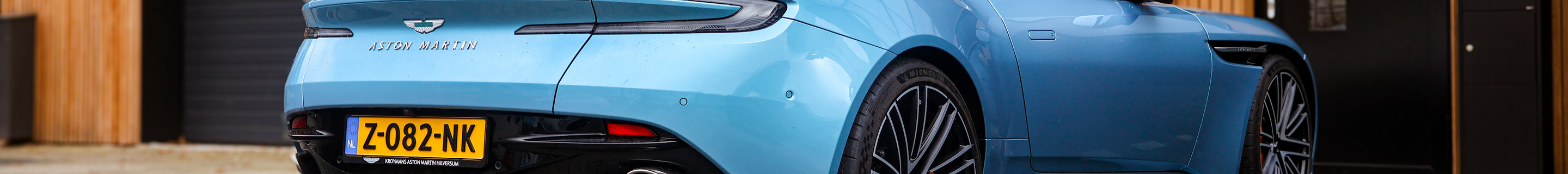 Aston Martin DB12 Volante