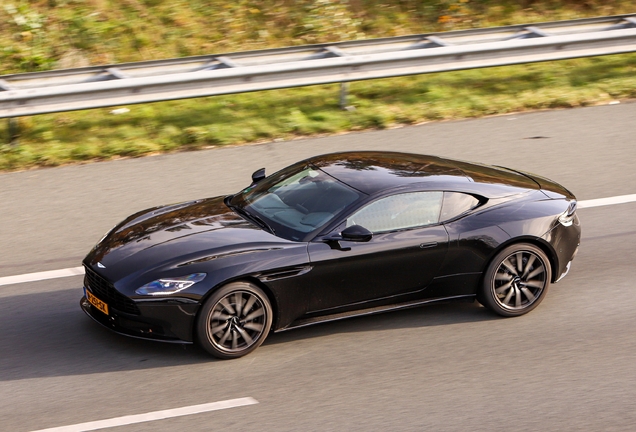 Aston Martin DB11 V8