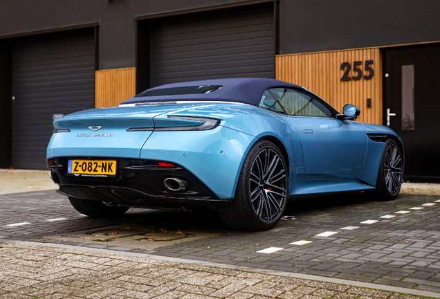 Aston Martin DB12 Volante