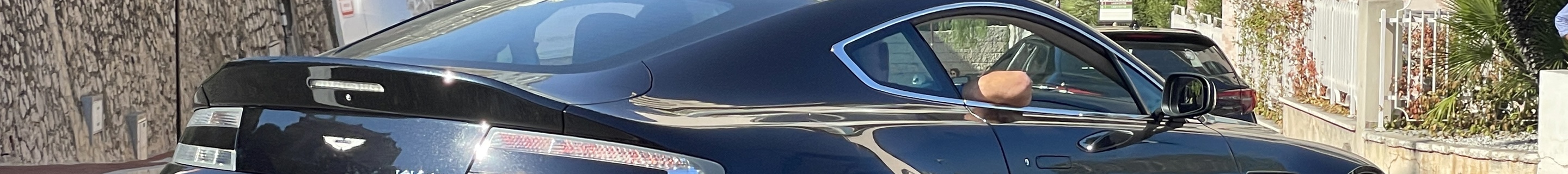 Aston Martin V12 Vantage