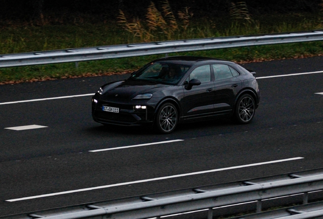 Porsche Macan EV Turbo