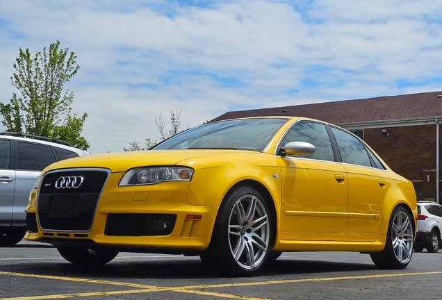 Audi RS4 Sedan