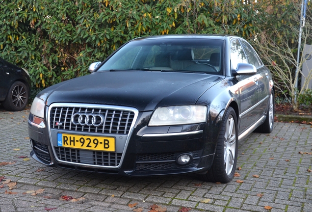 Audi S8 D3