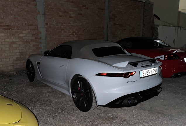 Jaguar F-TYPE SVR Convertible 2017