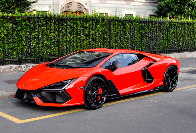 Lamborghini Revuelto