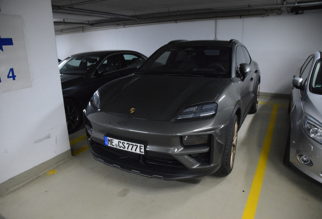 Porsche Macan EV Turbo