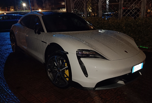 Porsche Taycan Turbo S Cross Turismo