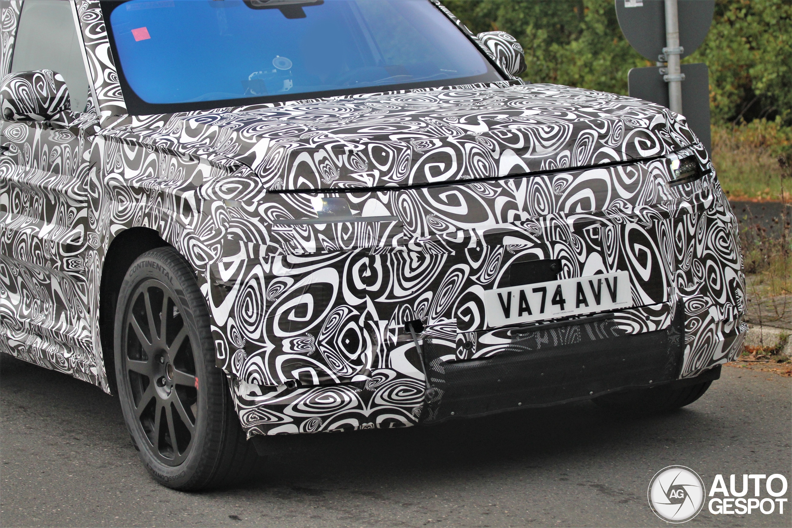 Land Rover Defender Sport