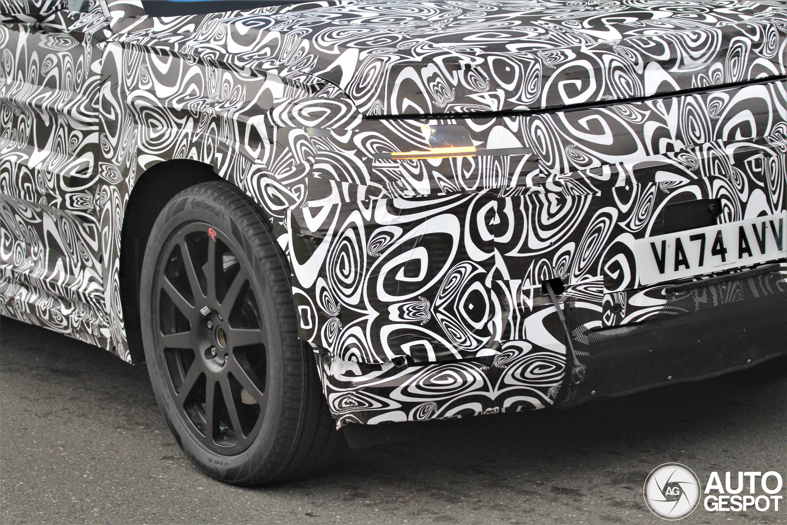 Land Rover Defender Sport