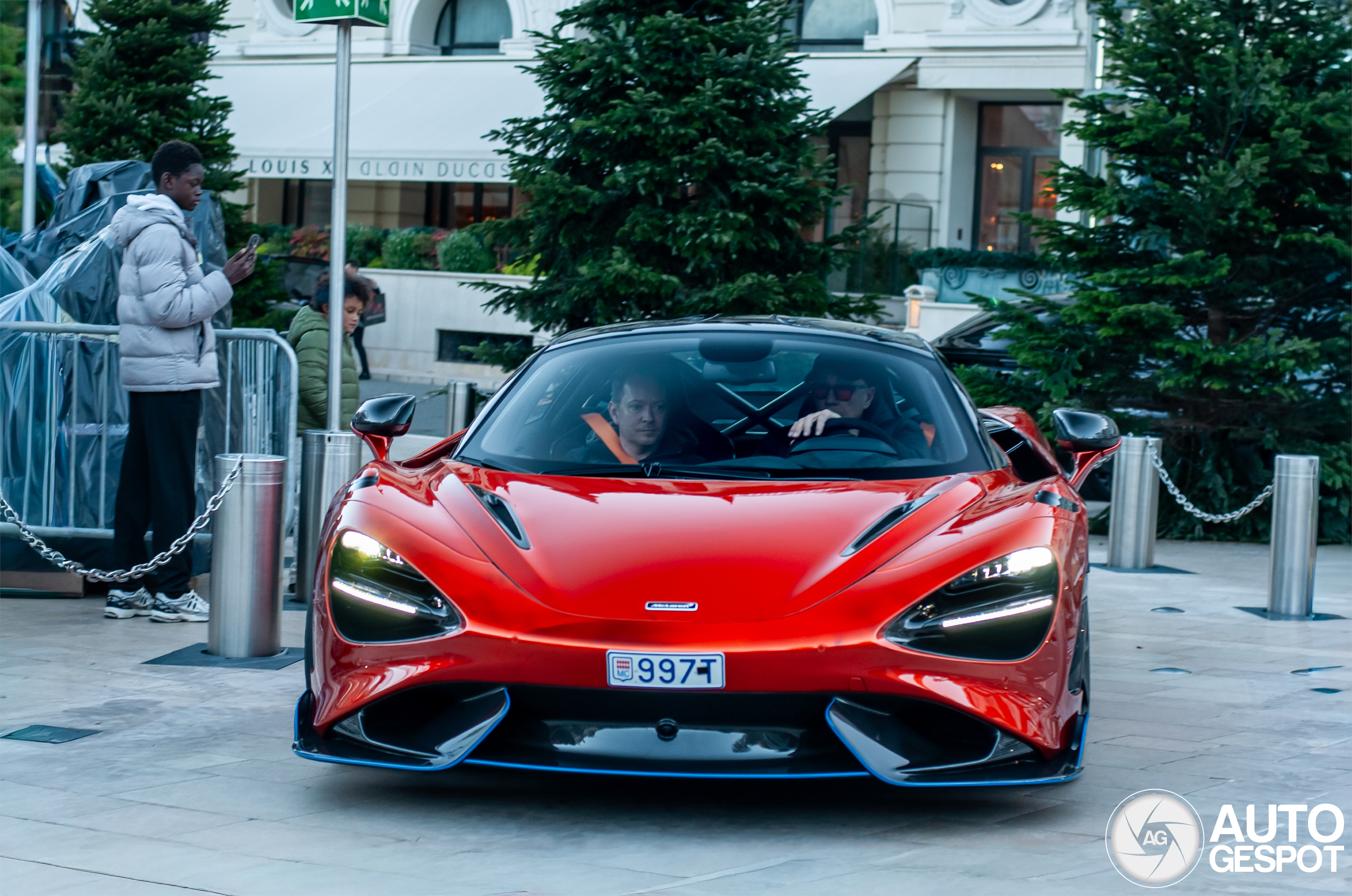 McLaren 765LT paradeert door kerstig Monaco