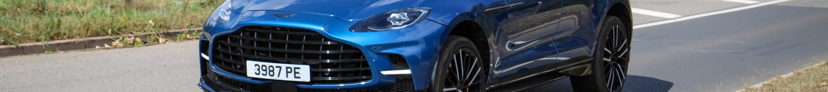 Aston Martin DBX707