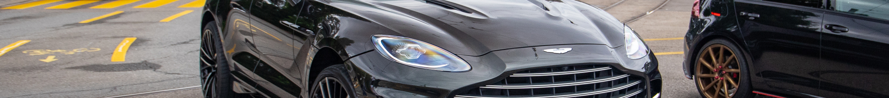 Aston Martin DBX707