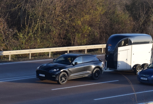Aston Martin DBX707