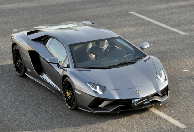 Lamborghini Aventador S LP740-4