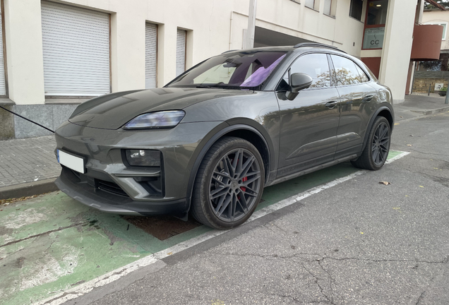 Porsche Macan EV Turbo