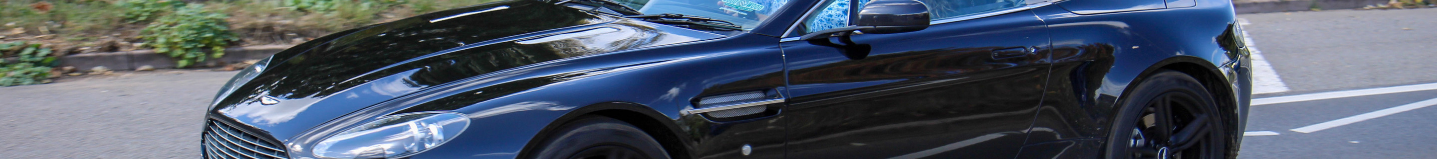 Aston Martin V8 Vantage N400 Roadster