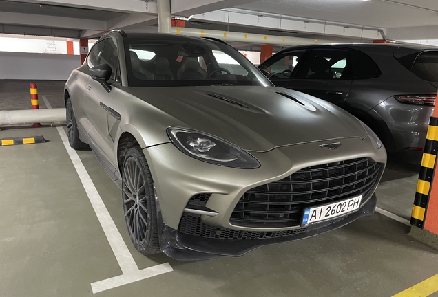 Aston Martin DBX707