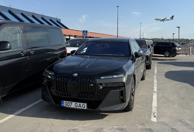 BMW M760e xDrive