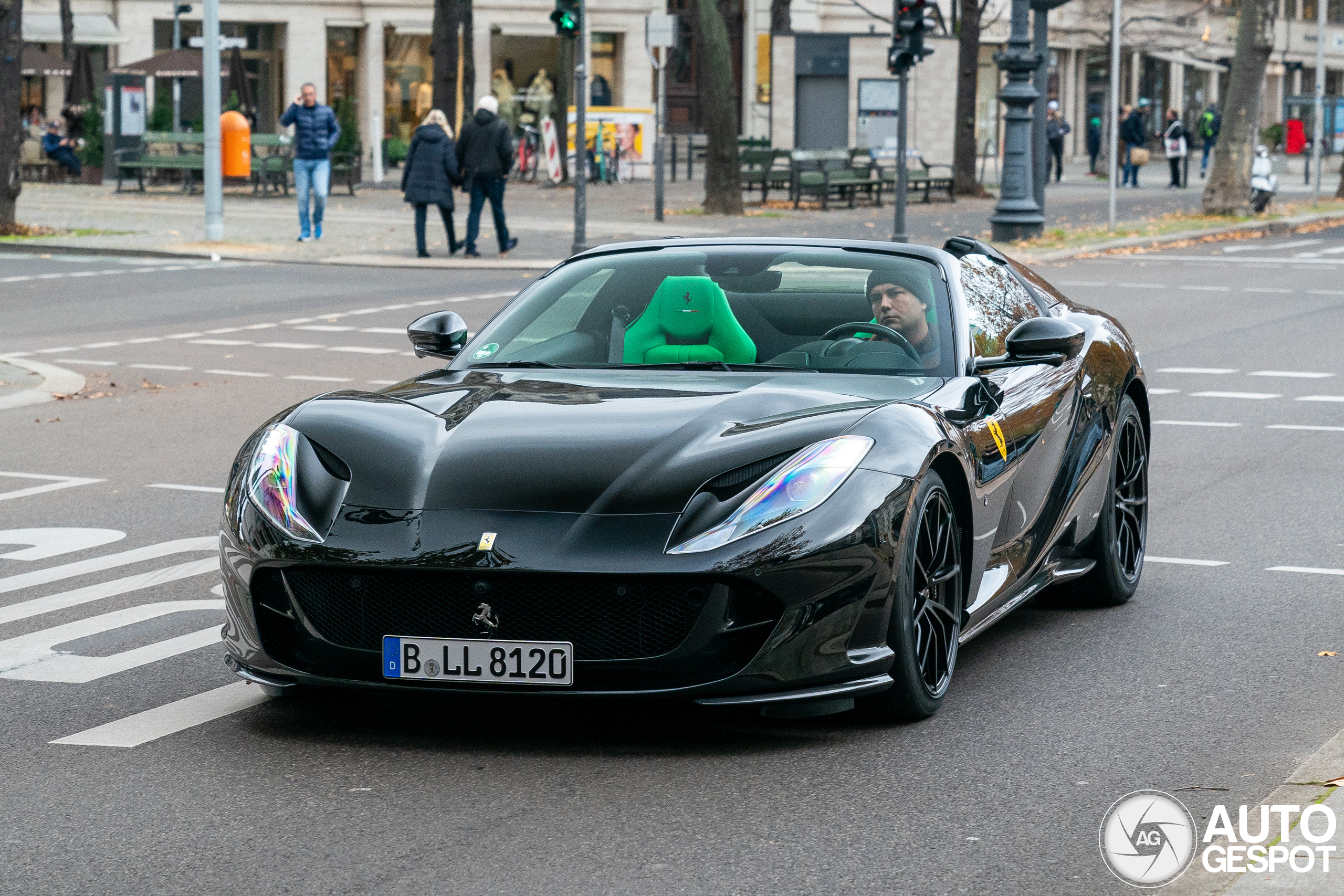 Deze stoelen springen behoorlijk in het oog
