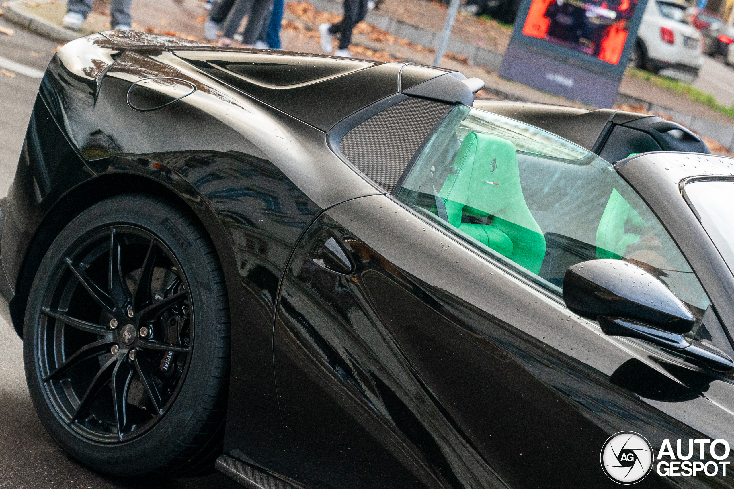 Deze stoelen springen behoorlijk in het oog