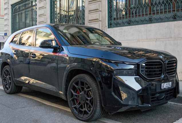 BMW XM G09 Label Red